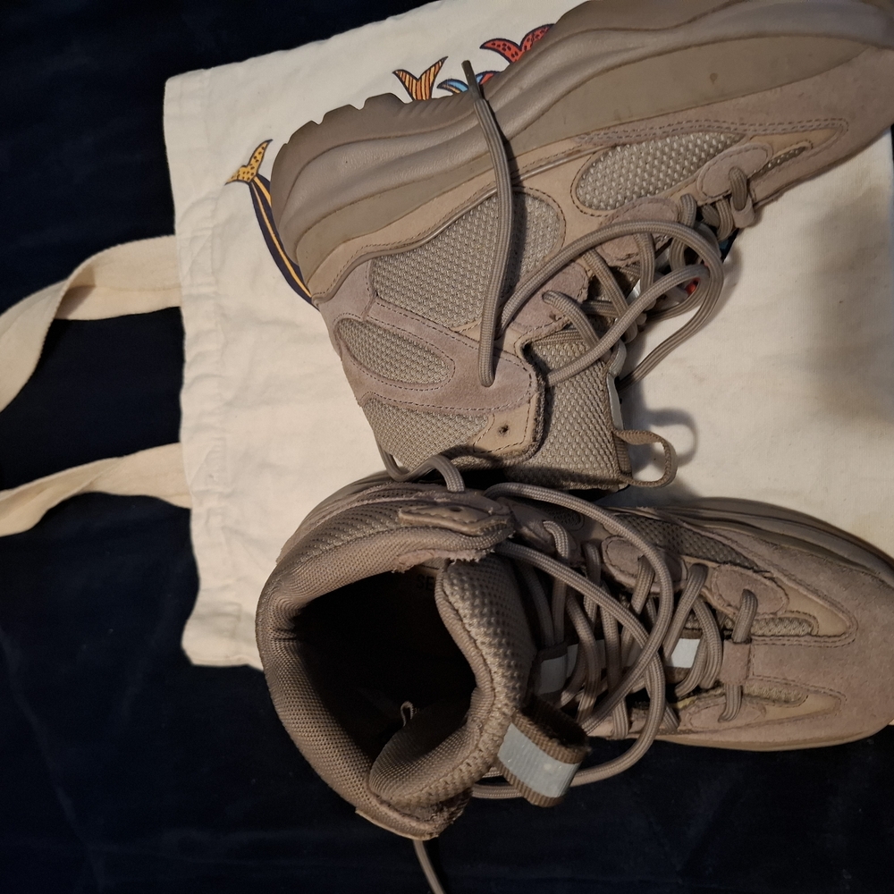 Yeezy Desert Boots - Picture 2 of 4